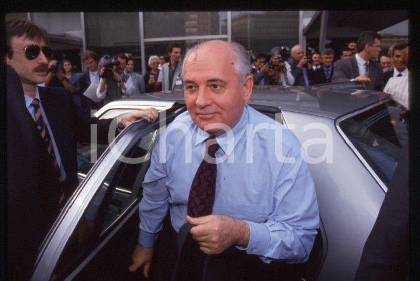 Fotografia d epoca originale 35mm vintage slide 1993 MILANO Michail GORBACHEV  Arrivo a Palazzo PIRELLI 15 1