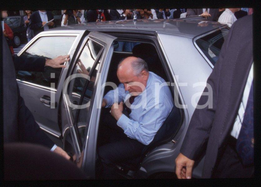 Fotografia d epoca originale 35mm vintage slide 1993 MILANO Michail GORBACHEV  Arrivo a Palazzo PIRELLI 17 1