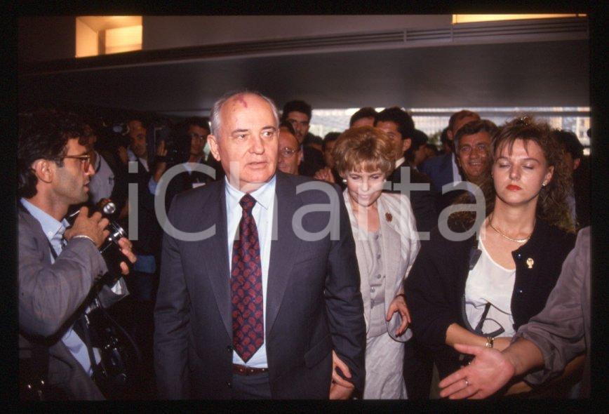 Fotografia d epoca originale 35mm vintage slide 1993 MILANO Michail GORBACHEV e Raissa a Palazzo PIRELLI 2 1