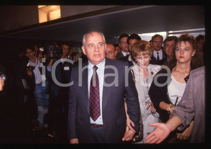 Fotografia d epoca originale 35mm vintage slide 1993 MILANO Michail GORBACHEV e Raissa a Palazzo PIRELLI 5 1