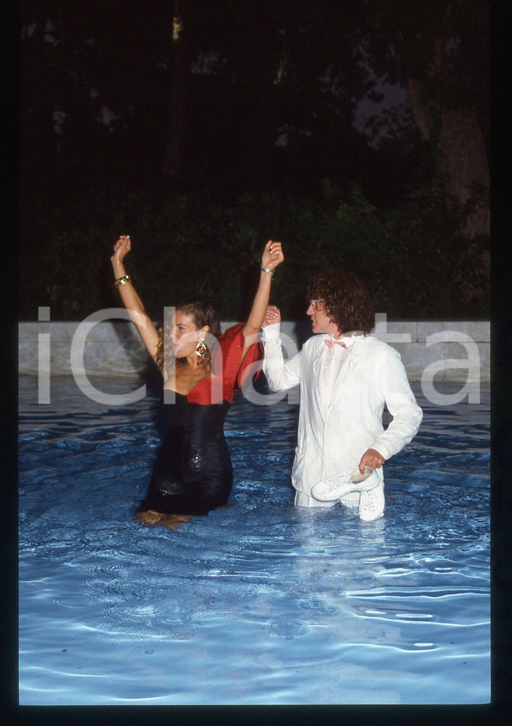 35mm vintage slide* 1988 COSTUME - Ana OBREGON e Gianfranco BULLO in piscina 11