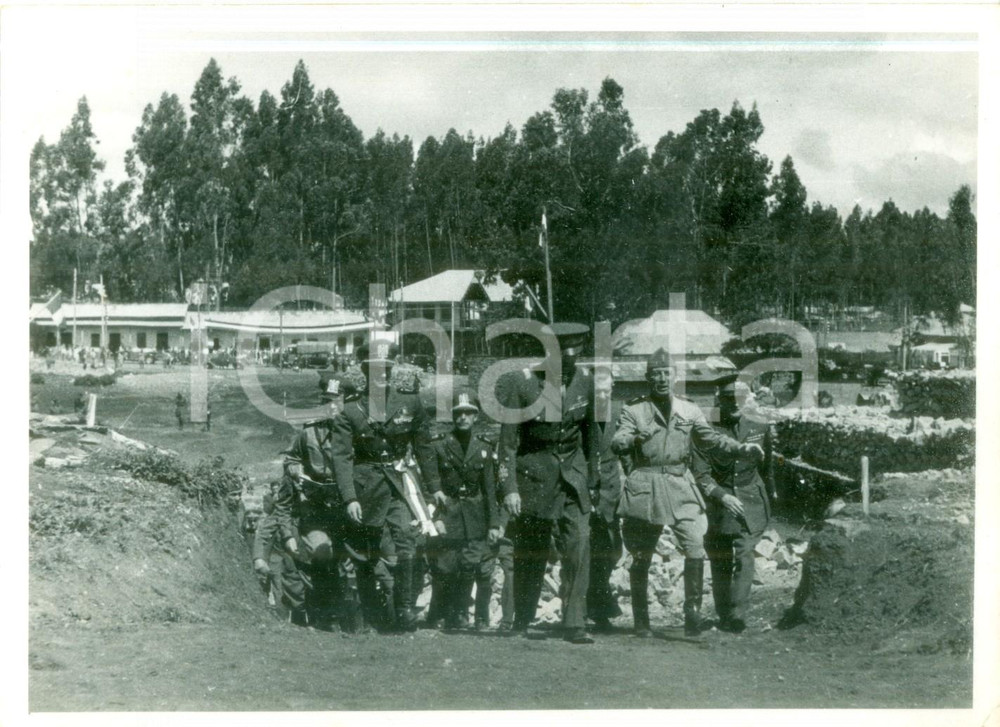 Fotografia d epoca originale 1936 ADDIS ABEBA AOI Autorità visitano lavori di costruzione della nuova città 1