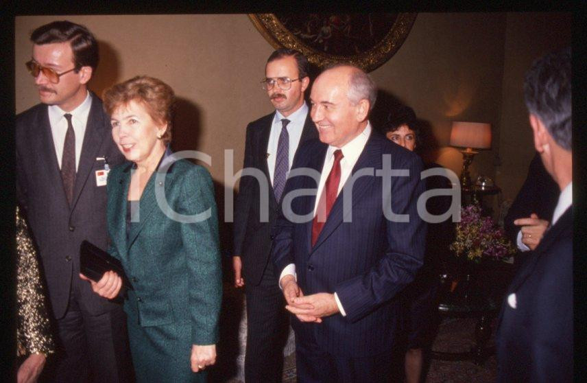 Fotografia d epoca originale 35mm vintage slide 1990 ROMA QUIRINALE Michail GORBACHEV e la moglie Raissa 1 1