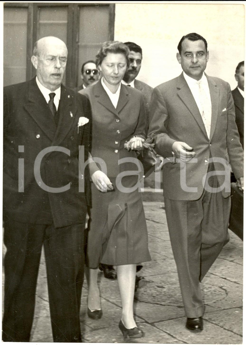 Fotografia d epoca originale 1959 NAPOLI Processo per delitto PETERREINS  Arrivo della fidanzata Foto 1