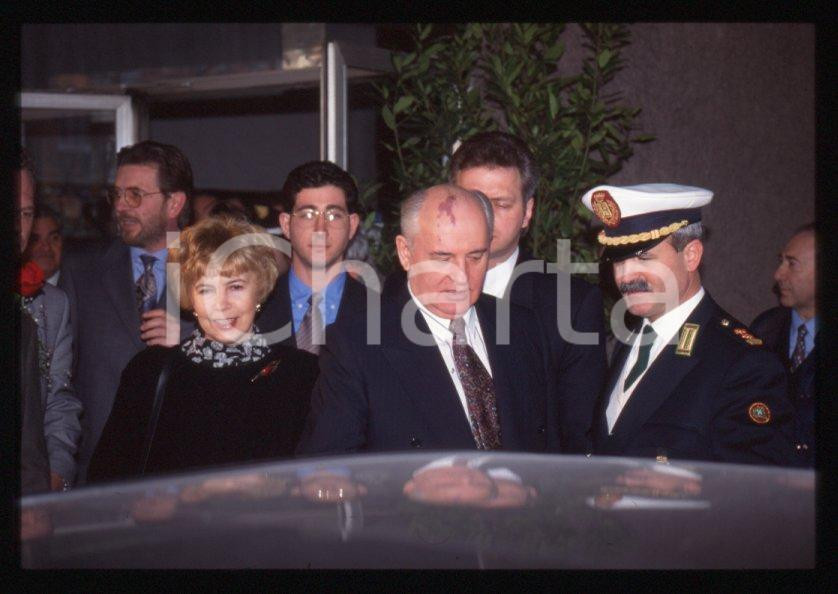 Fotografia d epoca originale 35mm vintage slide 1995 SESTO SAN GIOVANNI Michail GORBACHEV Raissa 34 1