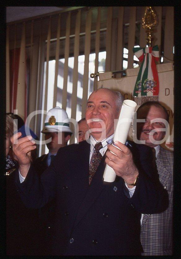 Fotografia d epoca originale 35mm vintage slide 1995 SESTO SAN GIOVANNI  Visita Michail GORBACHEV 16 1