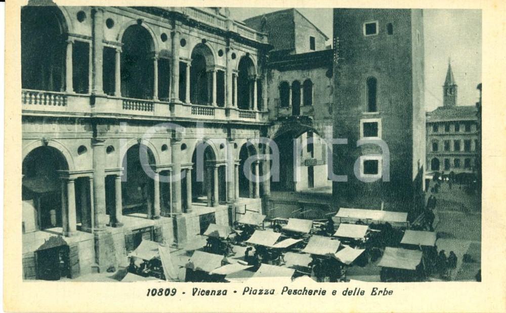 Cartolina originale da collezione 1920 ca VICENZA Veduta di Piazza PESCHERIE e delle ERBE con mercato ANIMATA FP 1