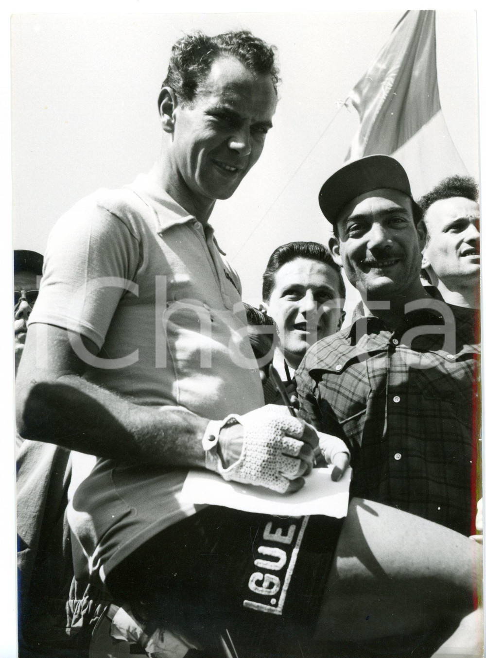 1953 GIRO D'ITALIA CICLISMO Squadra GUERRA - Hugo KOBLET firma autografi *Foto Fotografia d'epoca, con didascalia coeva al verso. CONDIZIONI: G (ma lieve sovraimpressione)FORMATO: 13x18 cm     originale e autentica 1
