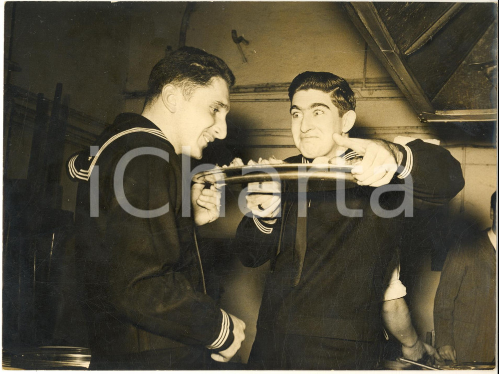 1954 SESTRIERE Marines americani in cucina durante una gita *Foto 24x18