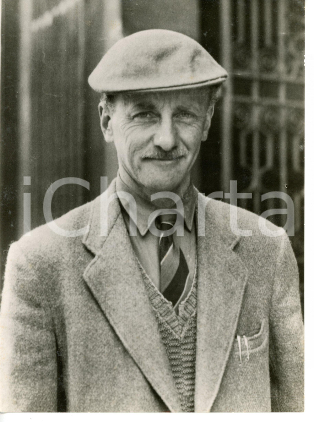 1958 BRISTOL Portrait of Ivor A. H. WORTH *Photo 15x20 cm Fotografia d'epoca, con didascalia coeva al verso.CONDIZIONI: FAIR (bassa qualit&agrave; di stampa)FORMATO: 15x20 cm    originale e autentica 1