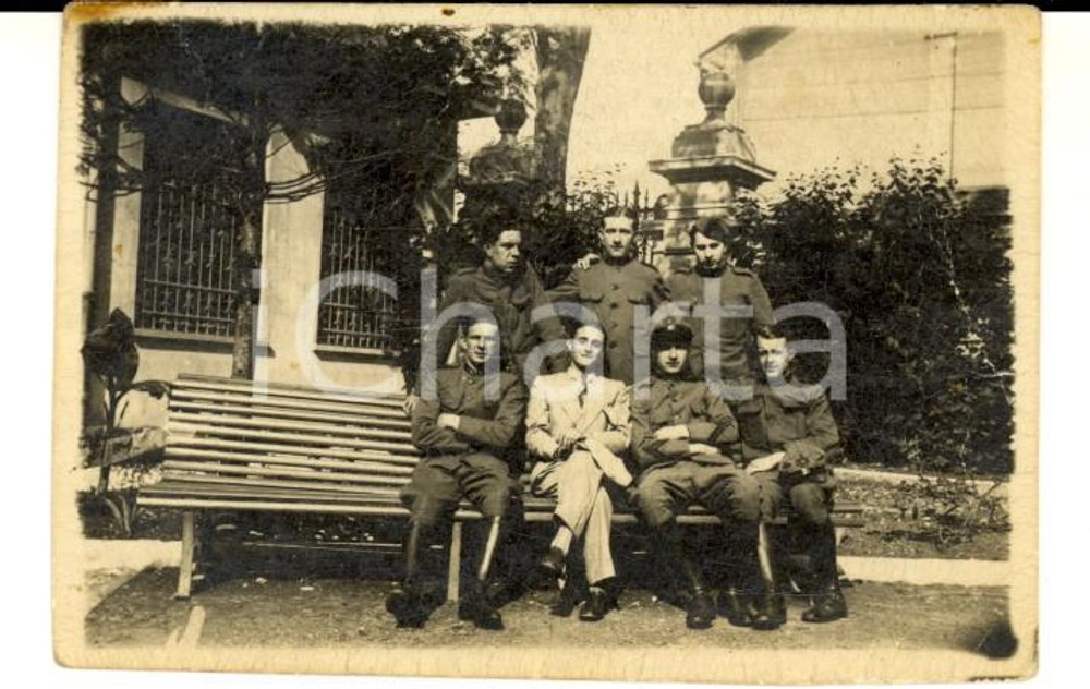 Fotografia d epoca originale 1930 TORINO Gruppo di militari nel cortile della scuola Foto 8x5 cm 1