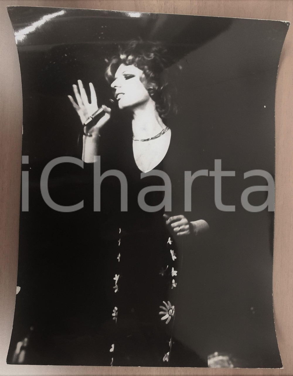 1970 ca COSTUME ITALIA Cantante Iva ZANICCHI sul palco - Foto 30x40 cm