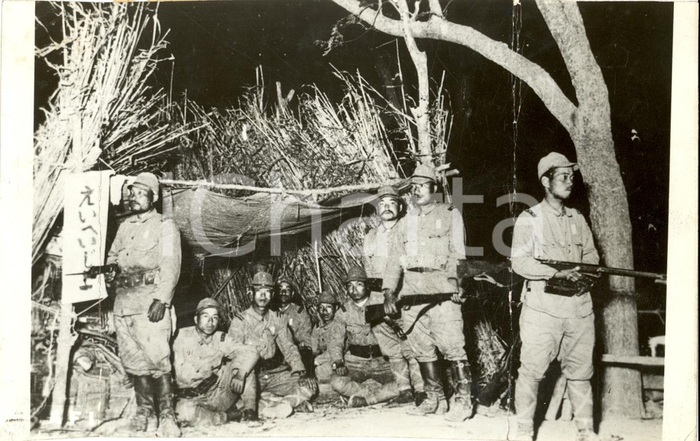 Fotografia d epoca originale 1942 SUZHOU CINA Sentinelle ad un accampamento giapponese Foto DANNEGGIATA 1