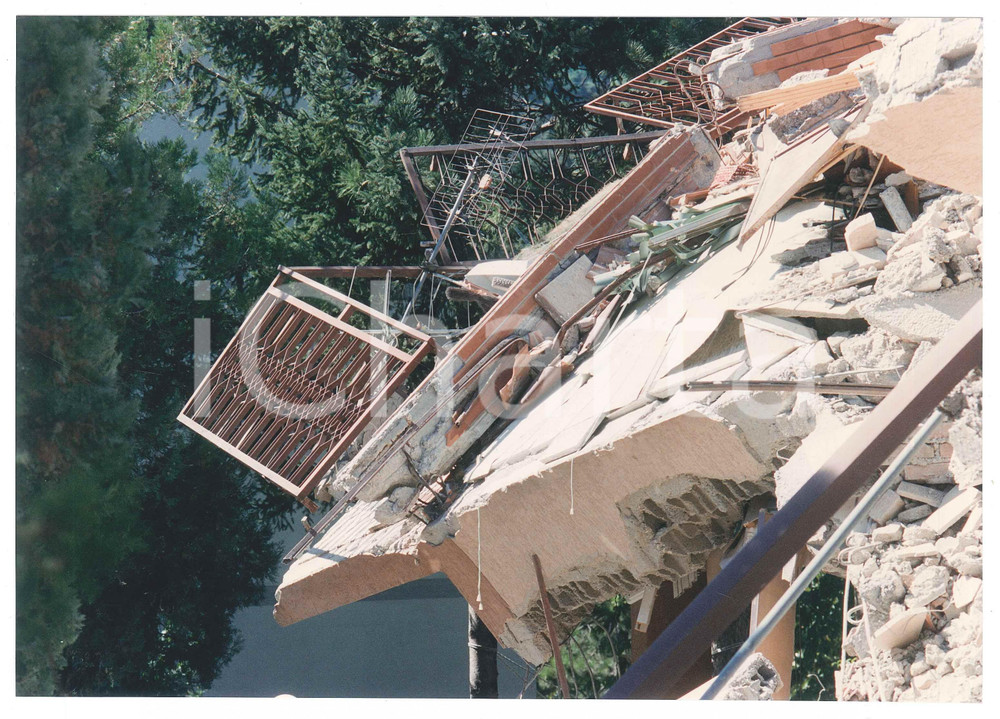 Fotografia d epoca originale 1997 TERREMOTO DI NOCERA UMBRA Macerie di abitazione  Foto 25x18 cm 4 1