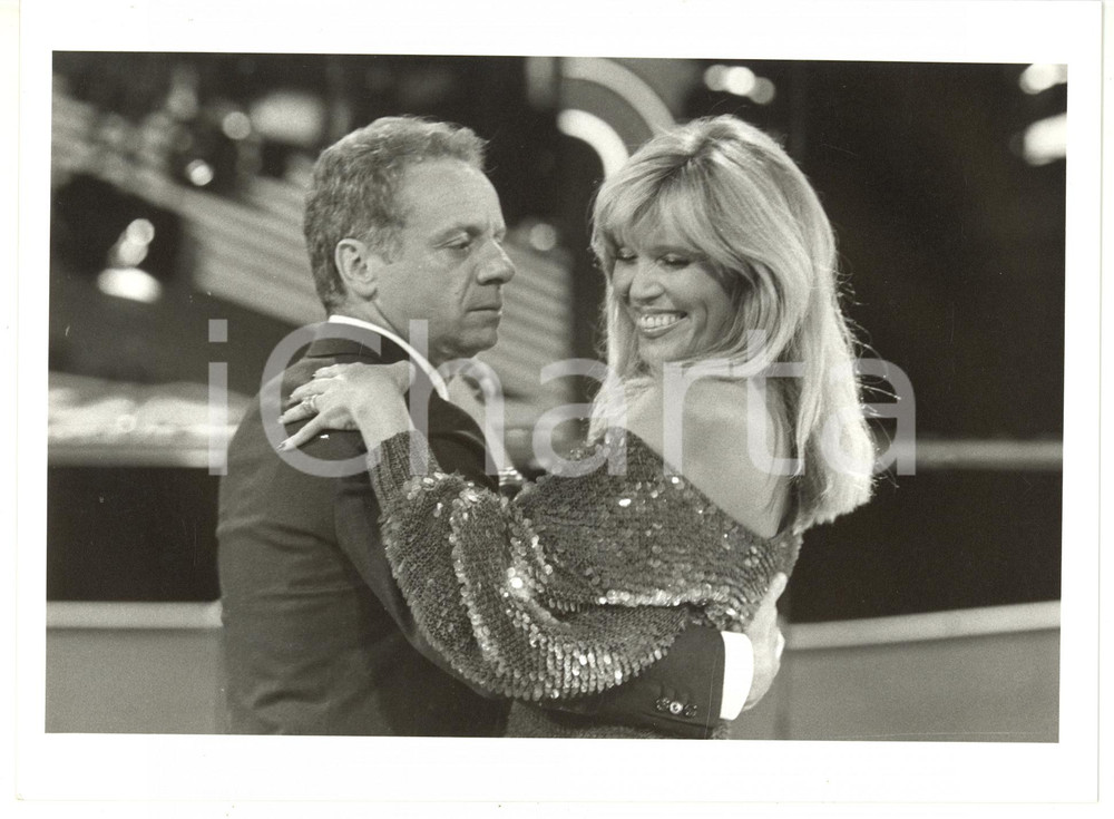 1985 ca PREMIATISSIMA Johnny DORELLI danza con Amanda LEAR - Foto 24x18 cm