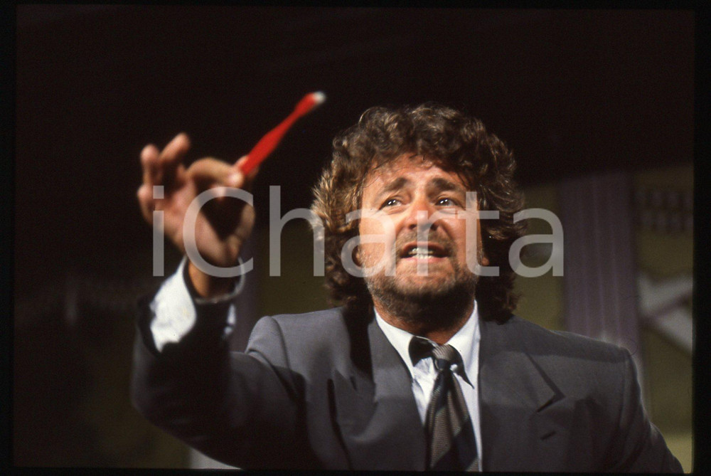 35mm vintage slide* 1992 TEATRO - SATIRA Beppe GRILLO in scena (1)