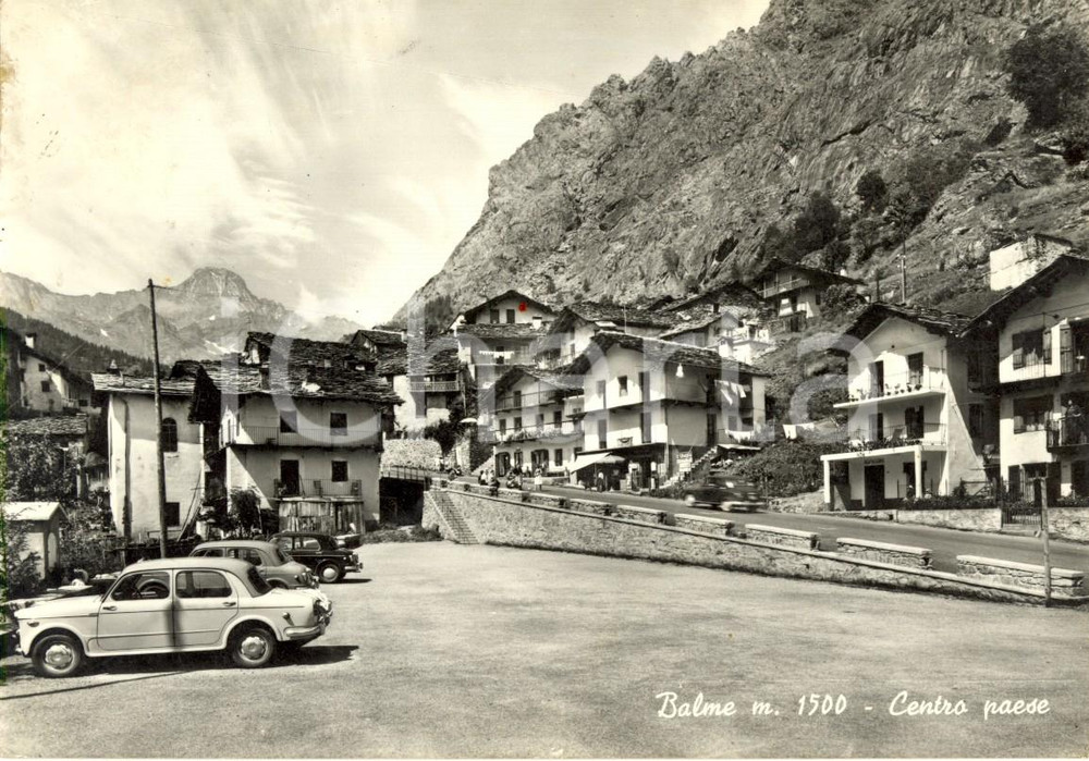 Cartolina originale da collezione 1960 ca BALME (TO) Auto nel centro del paese *Cartolina ANIMATA FG VG 1