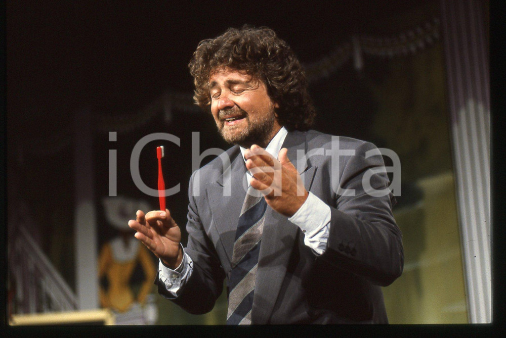 35mm vintage slide* 1992 TEATRO - SATIRA Beppe GRILLO in scena (10)