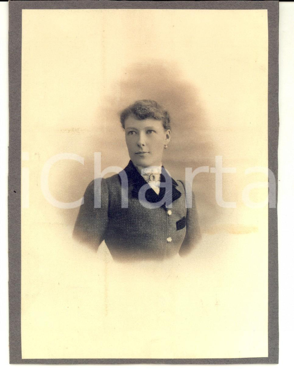 Fotografia d epoca originale 1880 ca PARIS Ritratto di donna con abito di lana Foto Charles REUTLINGER 12x15 1