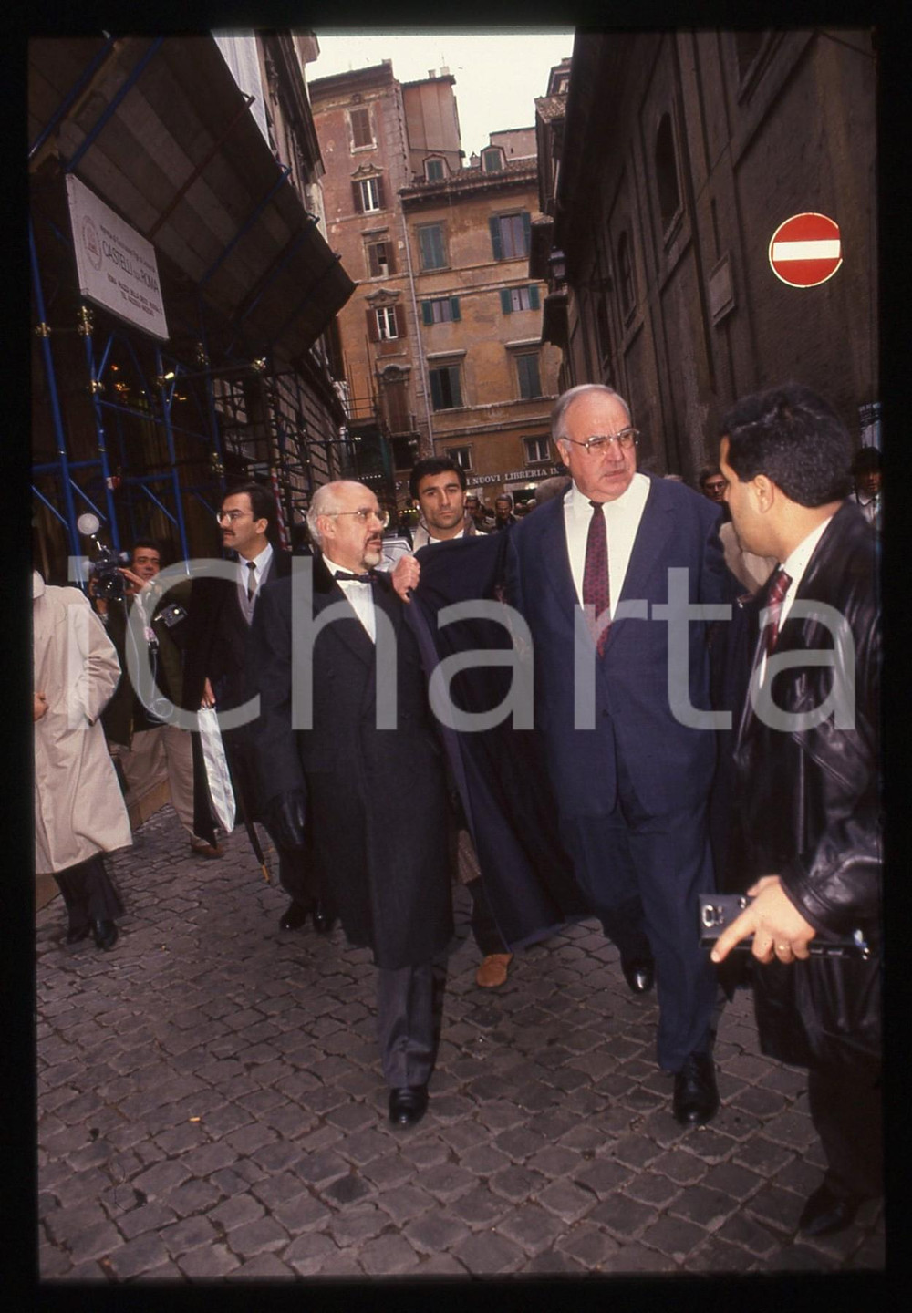 35mm vintage slide* 1990 ROMA Helmut KOHL passeggiata cancelliere tedesco CDU 7