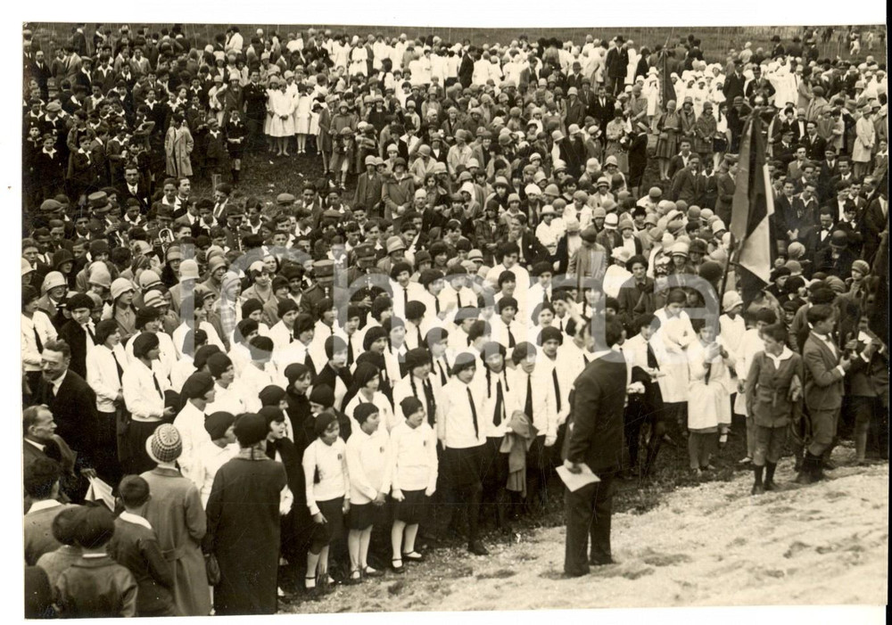 Fotografia d epoca originale 1930 ca MILANO NOSEDO Piccole Italiane e Balilla cantano alla Festa degli Alberi 1