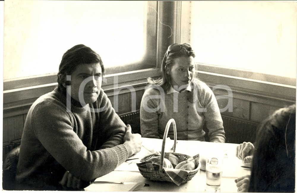 Fotografia d epoca originale 1970 ca COSTUME Pilota Giacomo AGOSTINI in vacanza in montagna 1 Foto 30x20 1