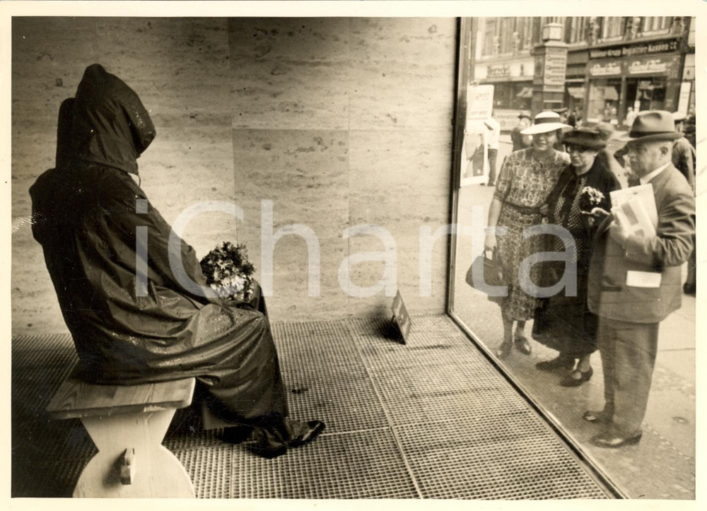 Fotografia d epoca originale 1939 BERLINO Moda Impermeabili tedeschi resistenti all acqua FOTOGRAFIA 1