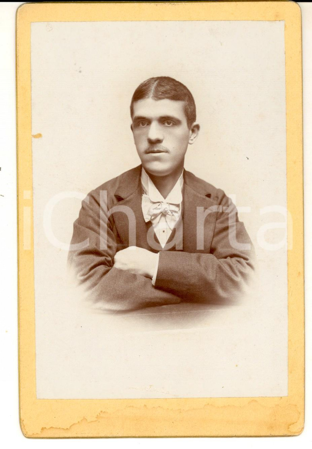 Fotografia d epoca originale 1900 ca PARIS Ritratto di giovane con cravattino in stoffa Foto ARTISTICA 1