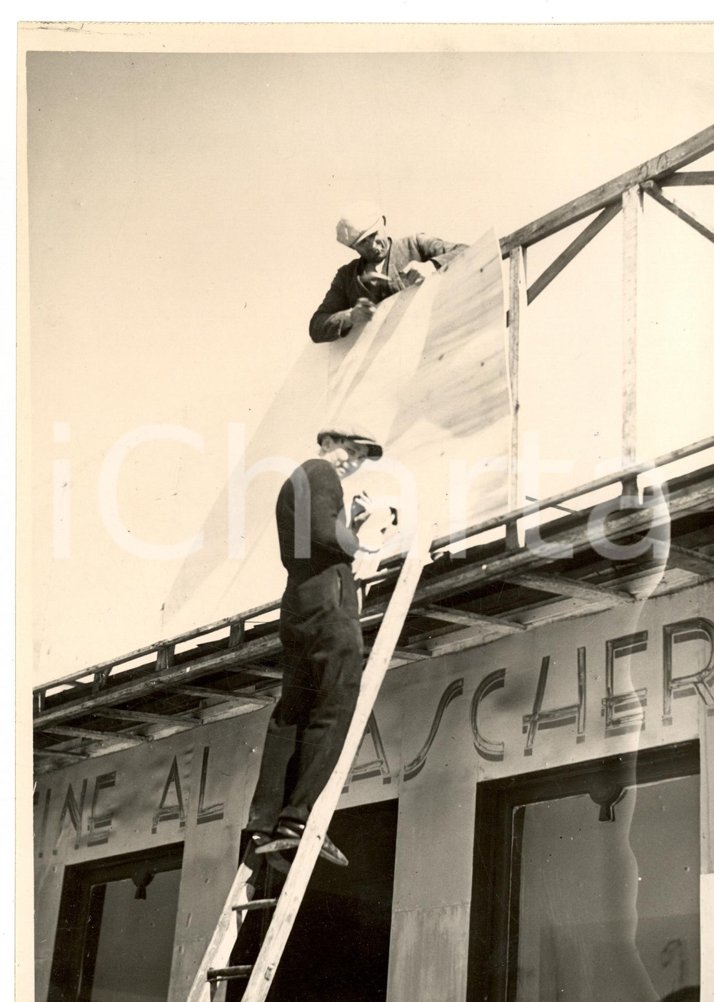 Fotografia d epoca originale 1935 MILANO FIERA CAMPIONARIA I carpentieri montano un nuovo padiglione Foto 1