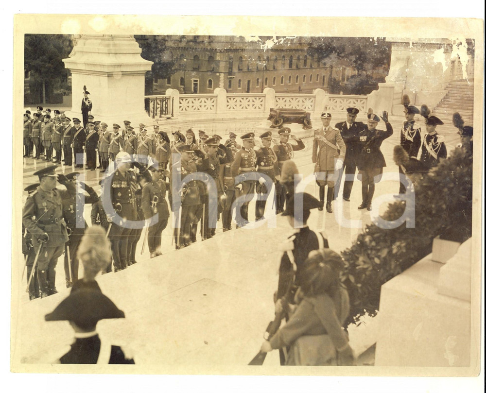 Fotografia d epoca originale 1940 ROMA Omaggio Duca di BERGAMO e autorità militari al MILITE IGNOTO Foto LUCE 1
