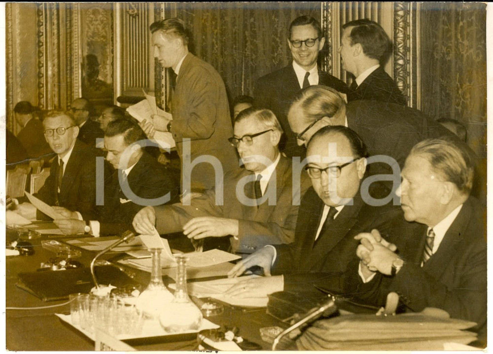 Fotografia d epoca originale 1960 PARIS RÃ©union ministres CommunitÃ© EuropÃ©enne  Maurice COUVE DE MURVILLE 1