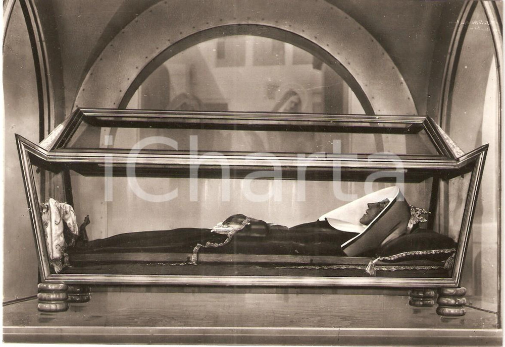 Cartolina originale da collezione 1960 ca CASCIA (PG) Salma di SANTA RITA nel Santuario *Cartolina FG NV 1