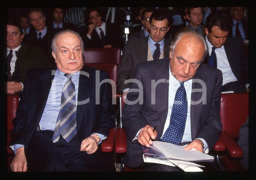 35mm vintage slide* 1995 ca MILANO Sergio VACCÀ Il professore a un convegno (2)