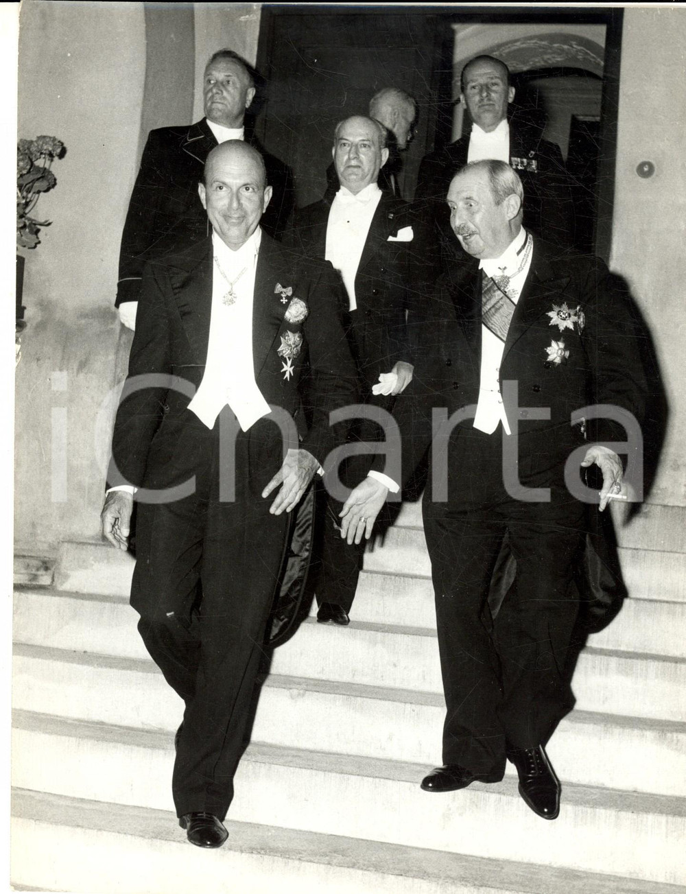 Fotografia d epoca originale 1960 ca NOZZE REALI Umberto II di SAVOIA in un gruppo di gentiluomini Foto 20x26 1