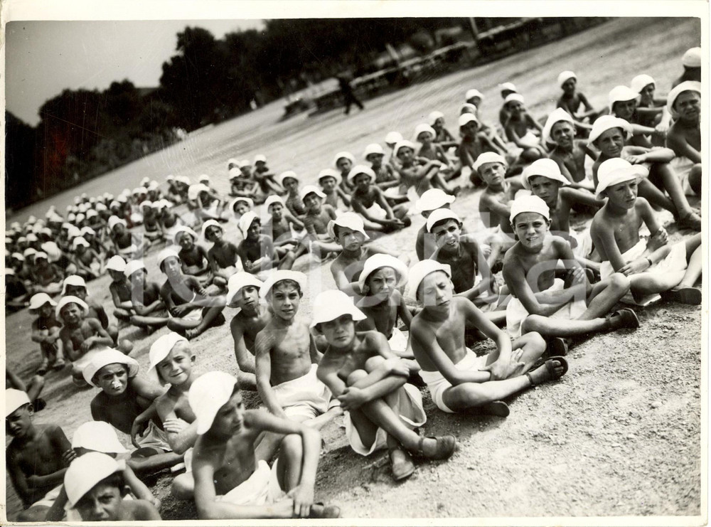 Fotografia d epoca originale 1936 MILANO Parco SEMPIONE Riposo dei balilla della colonia elioterapica TROTTER 1