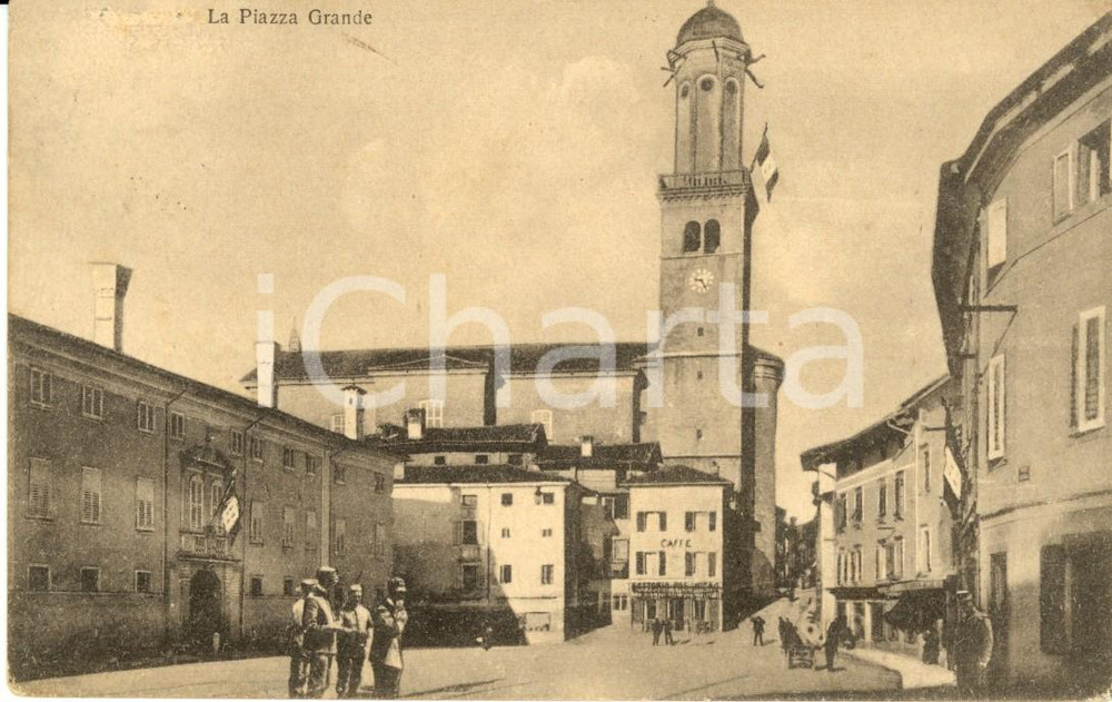 Cartolina originale da collezione 1917 WW1 CORMONS GO Piazza GRANDE con duomo di SANT ADALBERTO ANIMATA FP VG 1