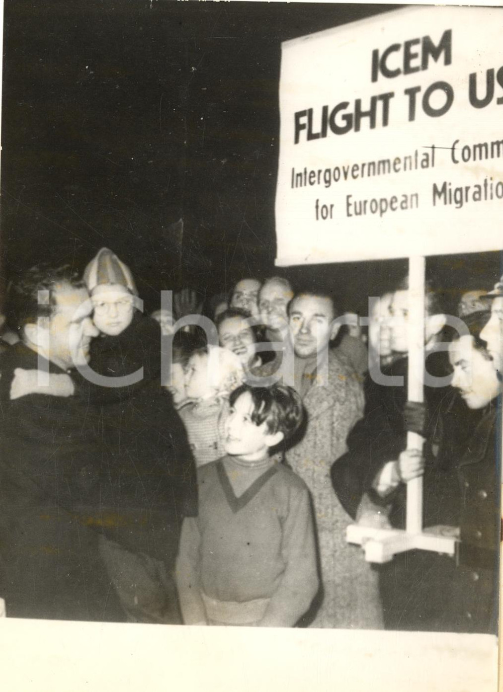 1956 VIENNA Richard NIXON visita un campo di rifugiati ungheresi - Foto 13x18