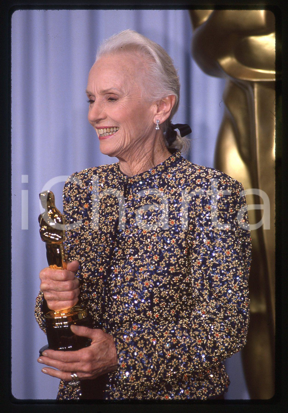 35mm vintage slide* 1990 ACADEMY AWARDS Jessica TANDY con il premio OSCAR (2)