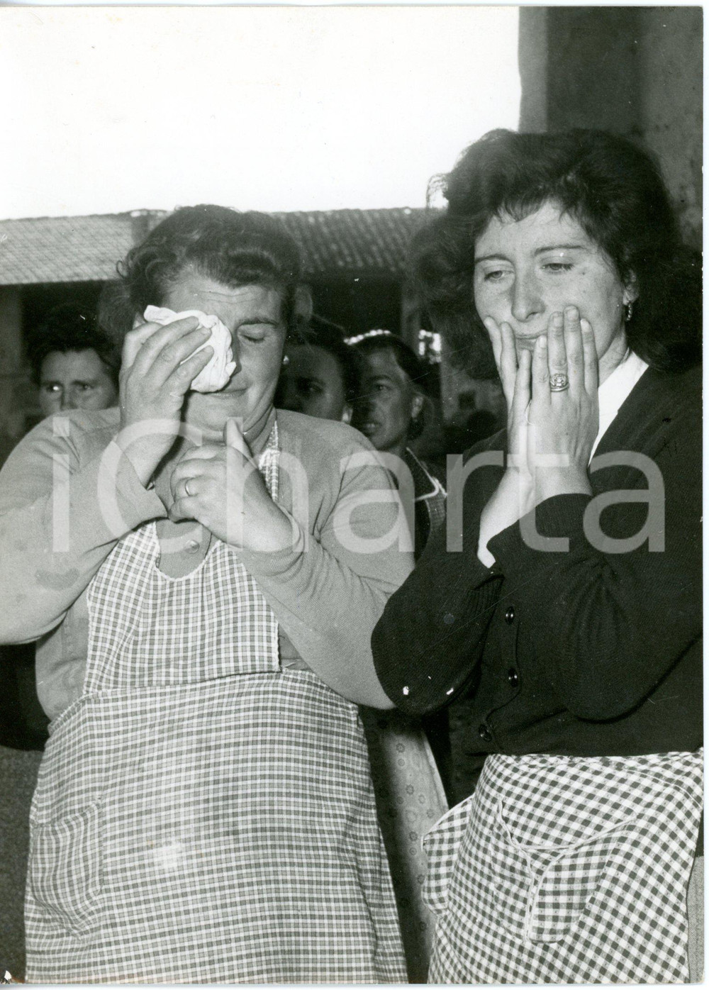 1956 TERRAZZANO DI RHO - Parenti degli ostaggi dei fratelli SANTATO *Foto 13x18