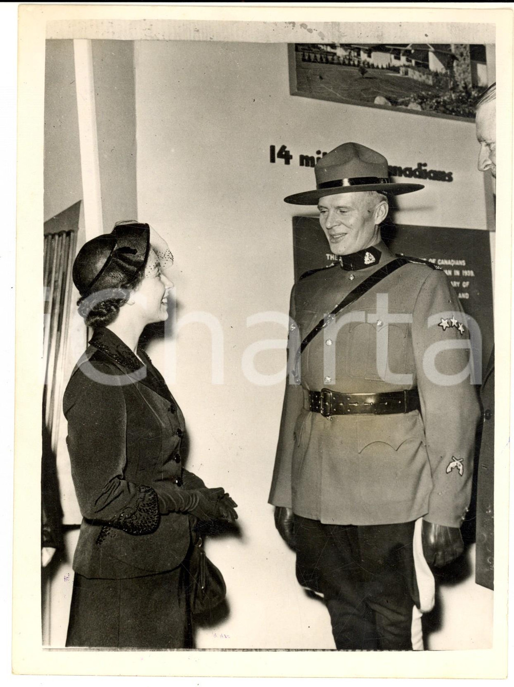 1953 LONDON British Industries Fair - Queen Elizabeth with Sgt. T. N. HORN Photo
