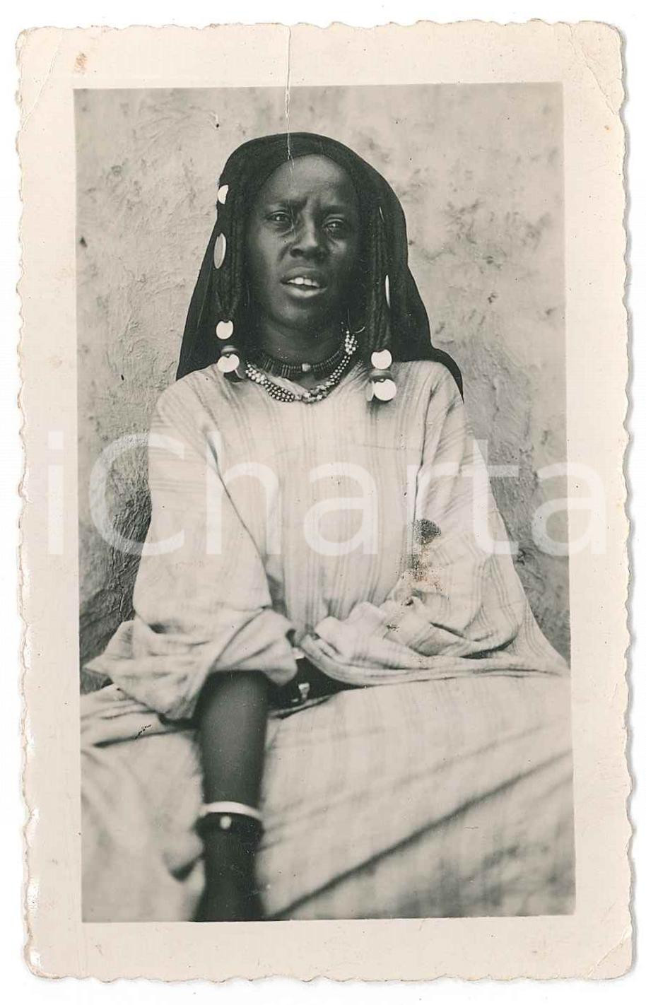 Fotografia d epoca originale 1935 ca A.O.I.  Ritratto di donna africana  Fotografia anonima 7x11 cm 1