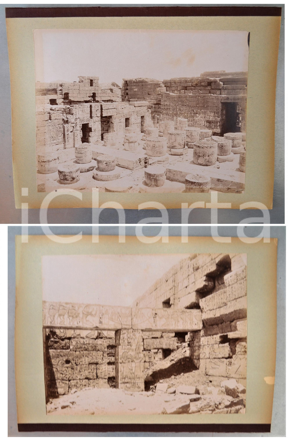 1880 ca EGYPTE - Adelphoi ZANGAKI - MEDINET HABU Tombe de Ramses III *2 photos Coppia di fotografie originali d'epoca, stampate all'albumina e montate sui due lati di un cartoncino rigido (telato a un margine).Le fotografie recano didascalia, numero e firma al negativo. Didascalie originali: - "...Abou... Touthmes II Salle des colonnes"- "...Abou... Ramses III"FOTOGRAFO: George e Constantinos Zangakis (Adelphoi Zangaki)CONDIZIONI: G (ma angolo riparato in una delle fotografie)FORMATO: 35x27 cm (cartoncino); 22x28 cm (fotografie)    originale e autentica 1