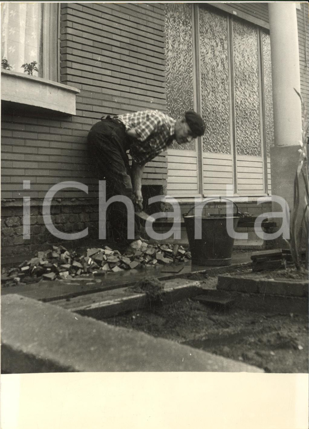 1960 BAUVIN (FRANCE) Manchot Edouard MAILLARD construit sa maison tout seul