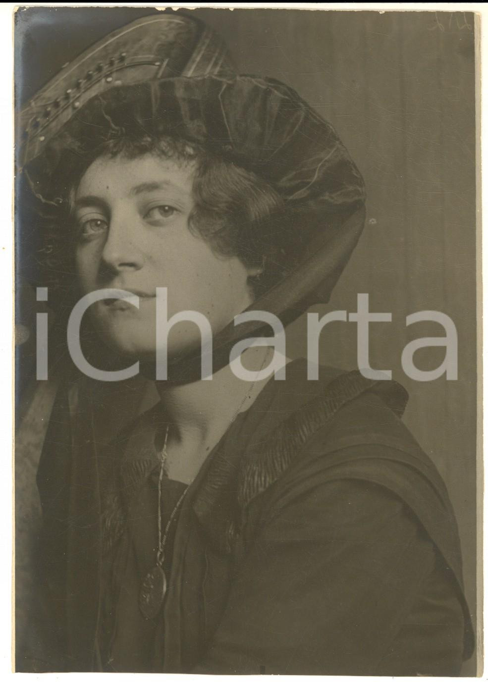 1914 ITALIA Ritratto di giovane donna con cappello di raso - Foto ARTISTICA 