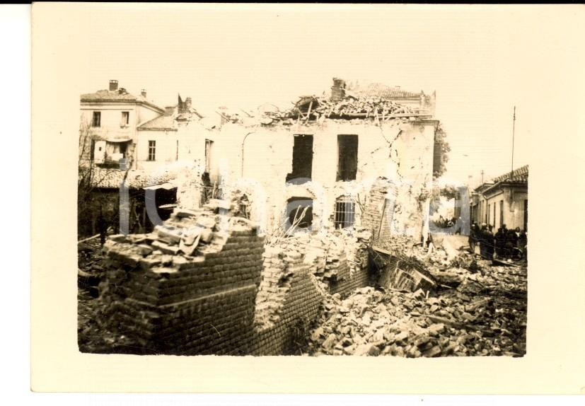 Fotografia d epoca originale 1944 WW2 AREA DI ALESSANDRIA Paese colpito da un bombardamento Foto 10x7 1
