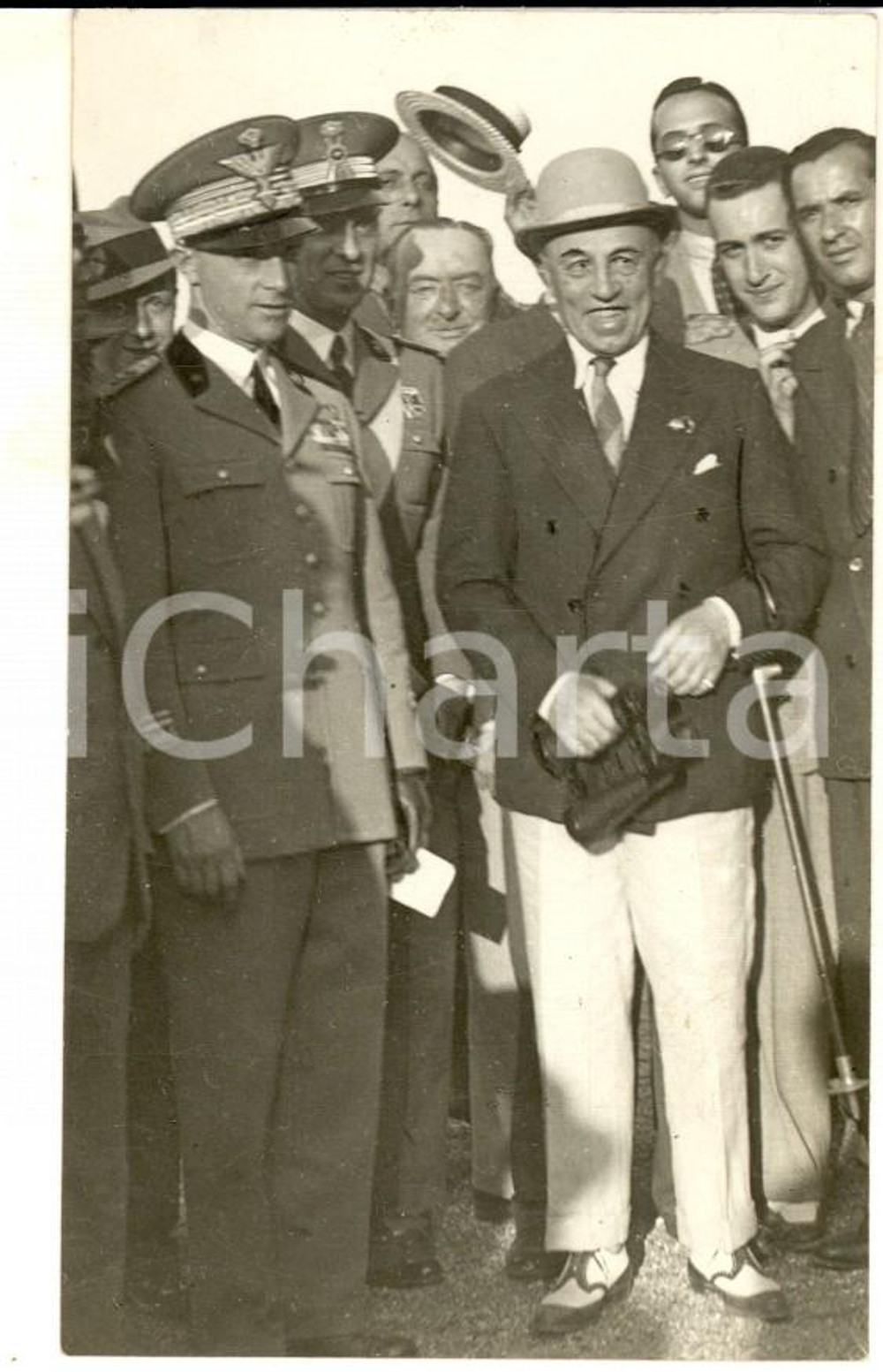 Fotografia d epoca originale 1939 MILANO Duca di Bergamo con un gruppo di attori Foto 6x11 cm 1