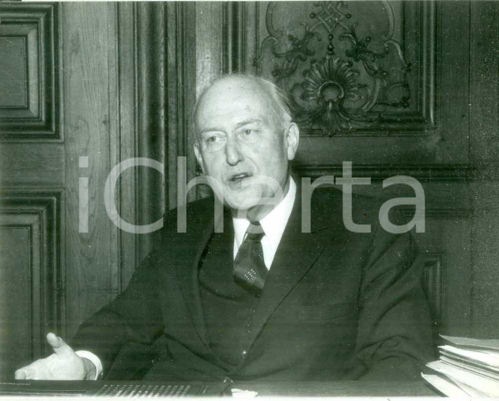 Fotografia d epoca originale 1990 ca STRASBOURG Politico Pierre PFLIMLIN nel suo studio Fotografia 1