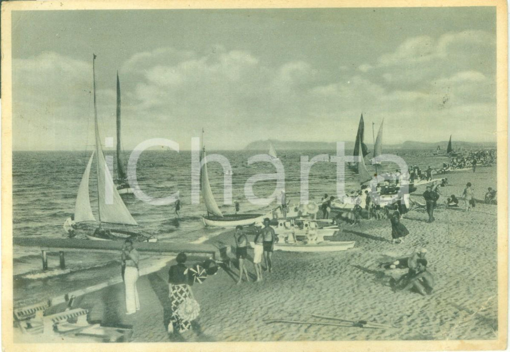 Cartolina originale da collezione 1934 RICCIONE RN Bagnanti e barche a vela in spiaggia Cartolina FG VG 1