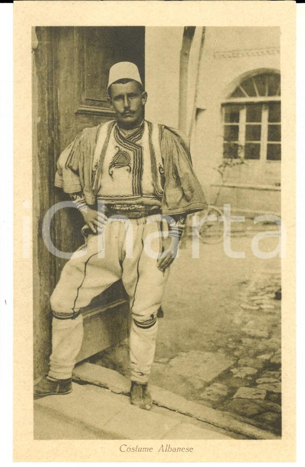 Cartolina originale da collezione 1930 ca COSTUMI ALBANIA Uomo in abito tradizionale ricamato *Cartolina FP 1