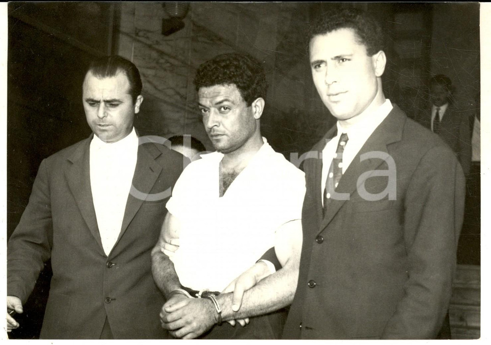 Fotografia d epoca originale 1959 ROMA Arresto del cipriota Mario Costas HARALAMBOUS per spaccio di hashish 1